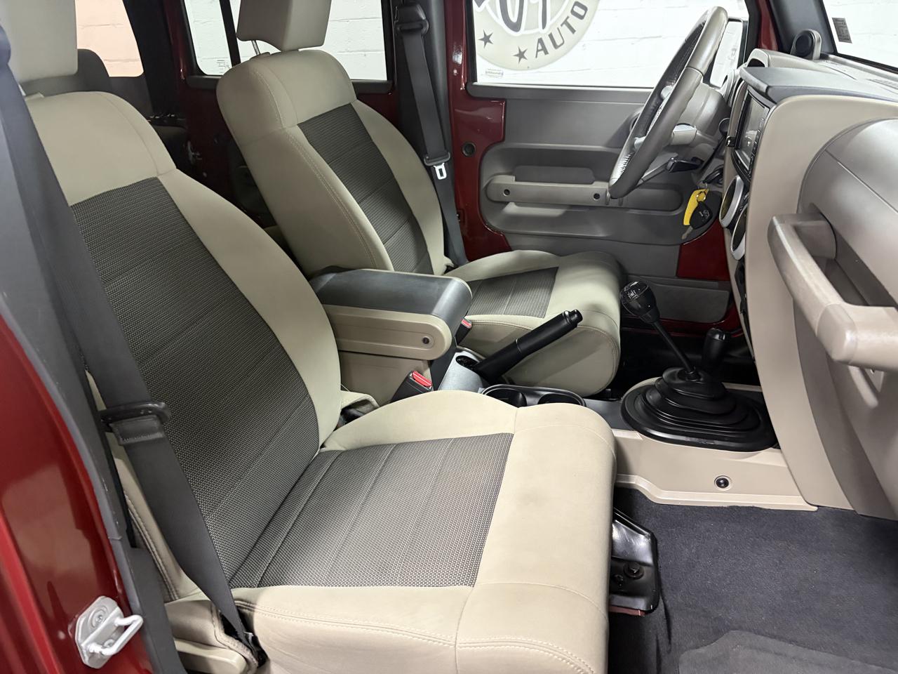 Jeep Wrangler Unlimited Sahara 4WD 2010