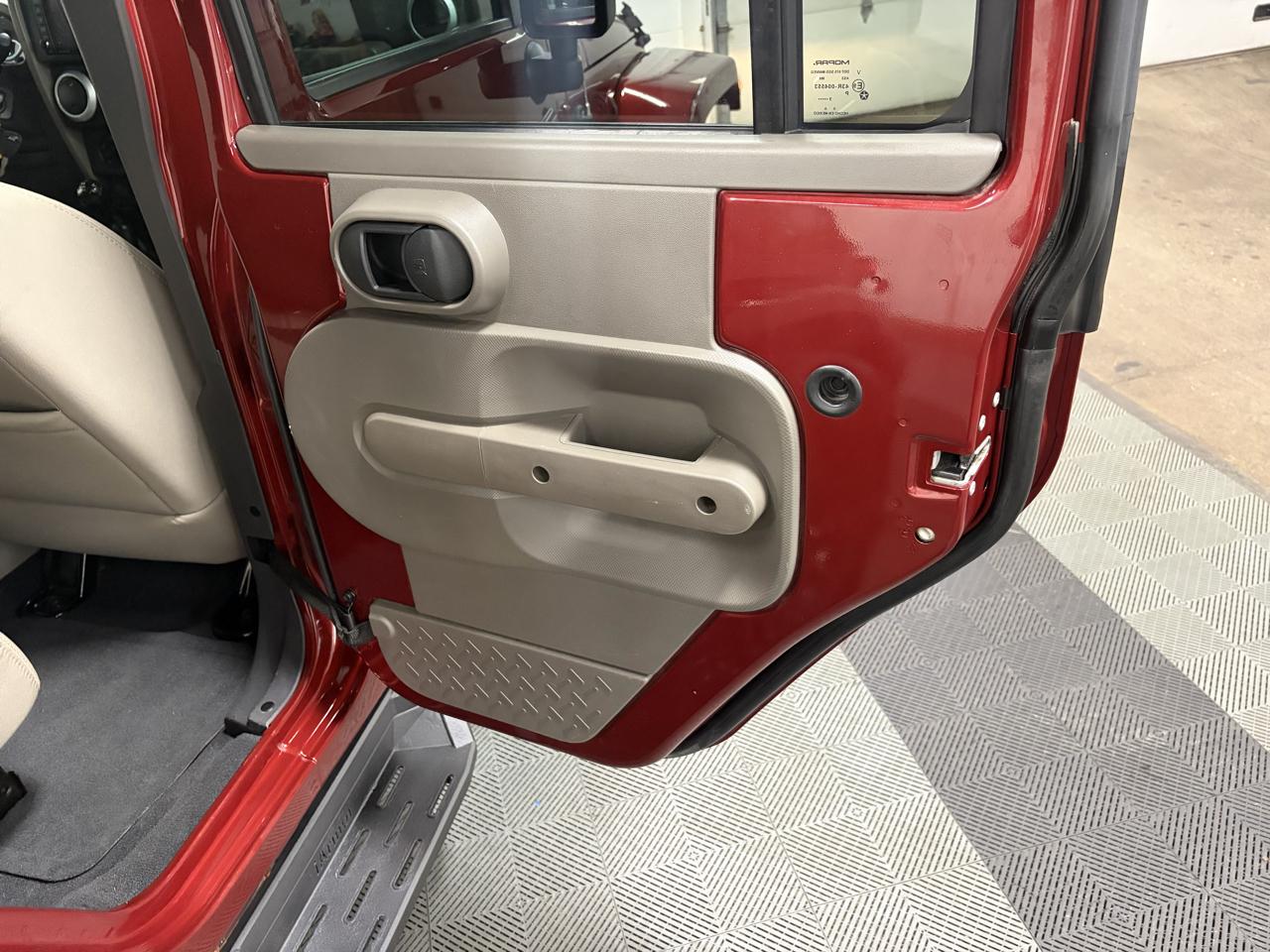 Jeep Wrangler Unlimited Sahara 4WD 2010