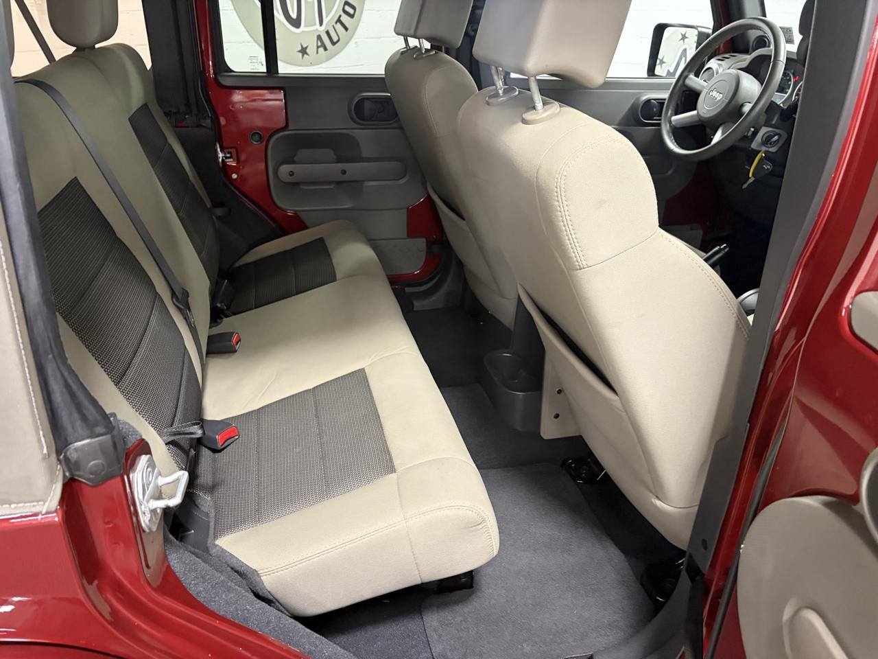 Jeep Wrangler Unlimited Sahara 4WD 2010