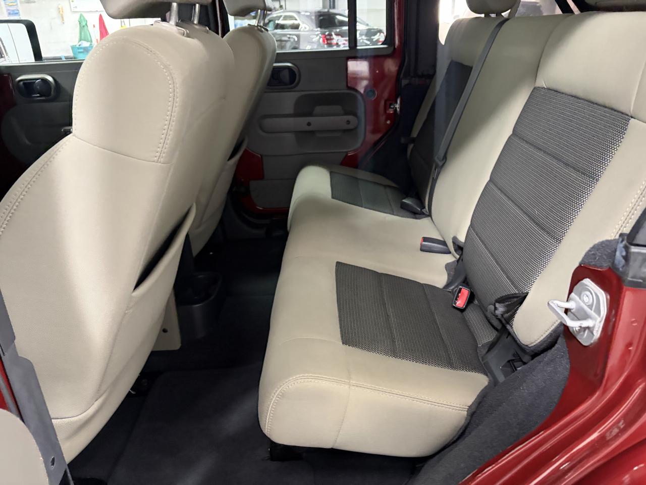Jeep Wrangler Unlimited Sahara 4WD 2010