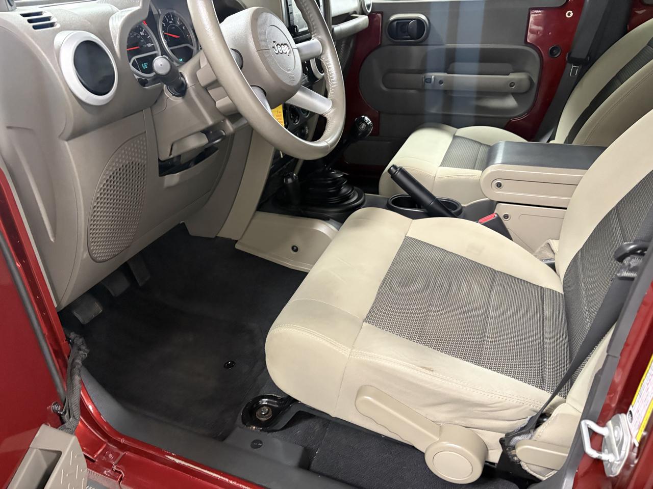 Jeep Wrangler Unlimited Sahara 4WD 2010