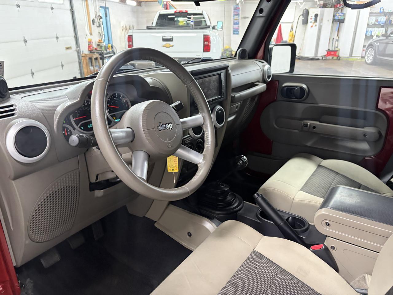 Jeep Wrangler Unlimited Sahara 4WD 2010
