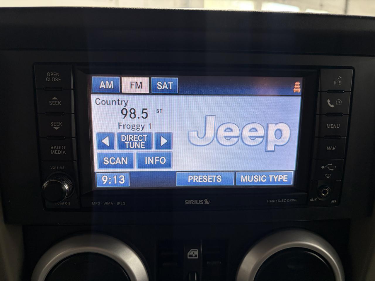 Jeep Wrangler Unlimited Sahara 4WD 2010