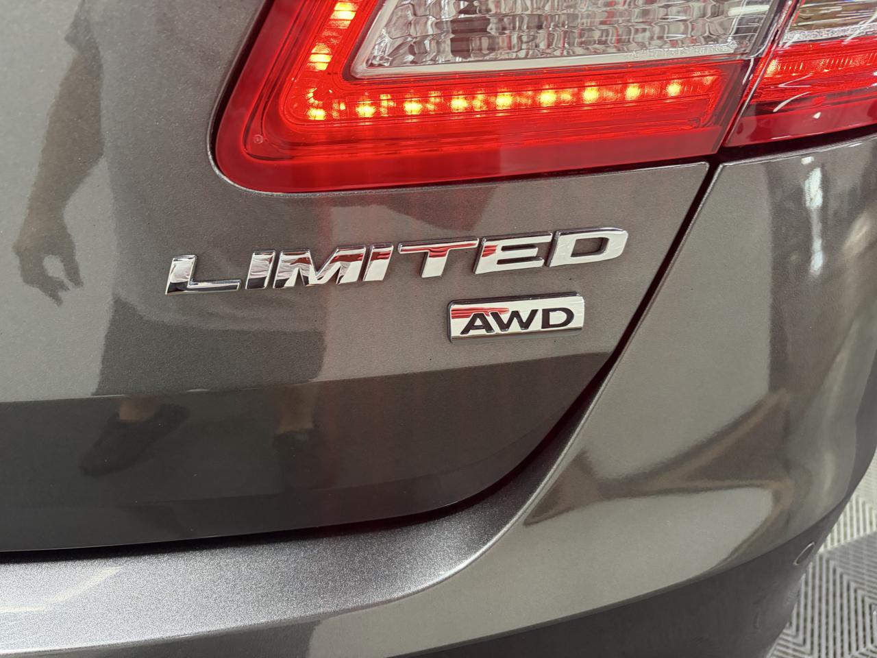 Ford Taurus Limited AWD 2019