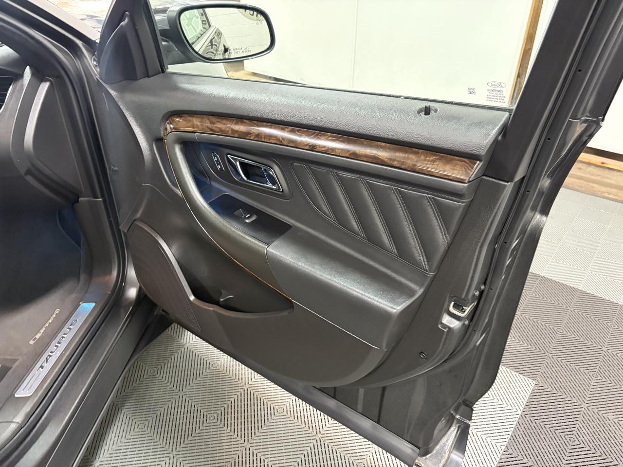 Ford Taurus Limited AWD 2019