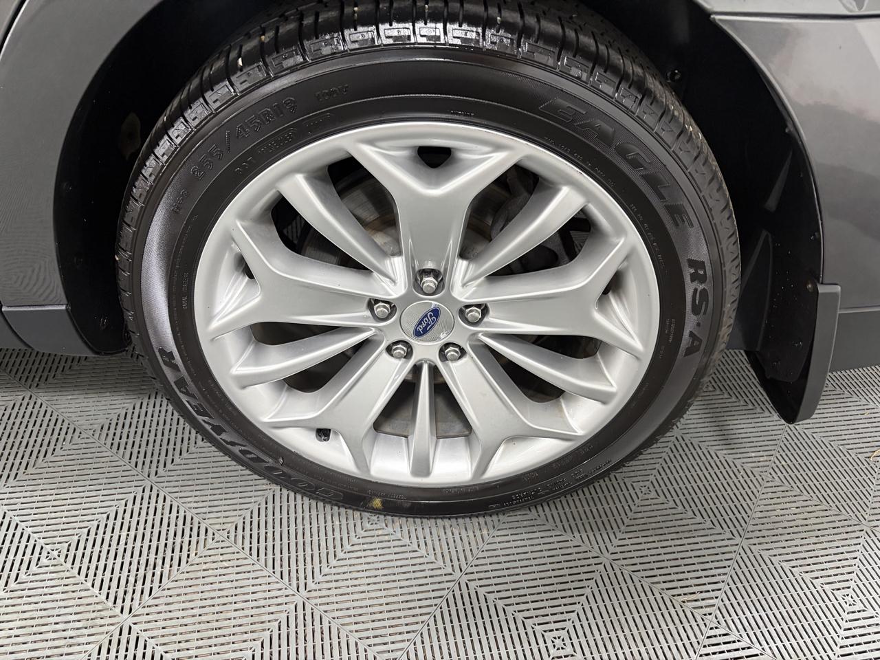 Ford Taurus Limited AWD 2019