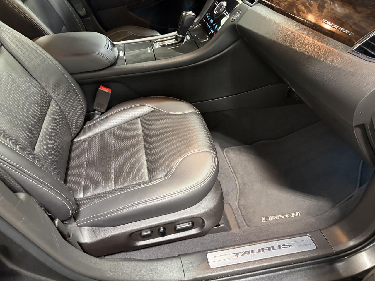 Ford Taurus Limited AWD 2019