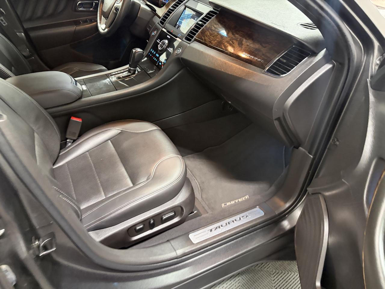 Ford Taurus Limited AWD 2019
