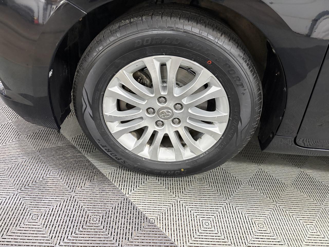 Toyota Sienna 5dr 8-Pass Van XLE Premium FWD (Natl) 2015