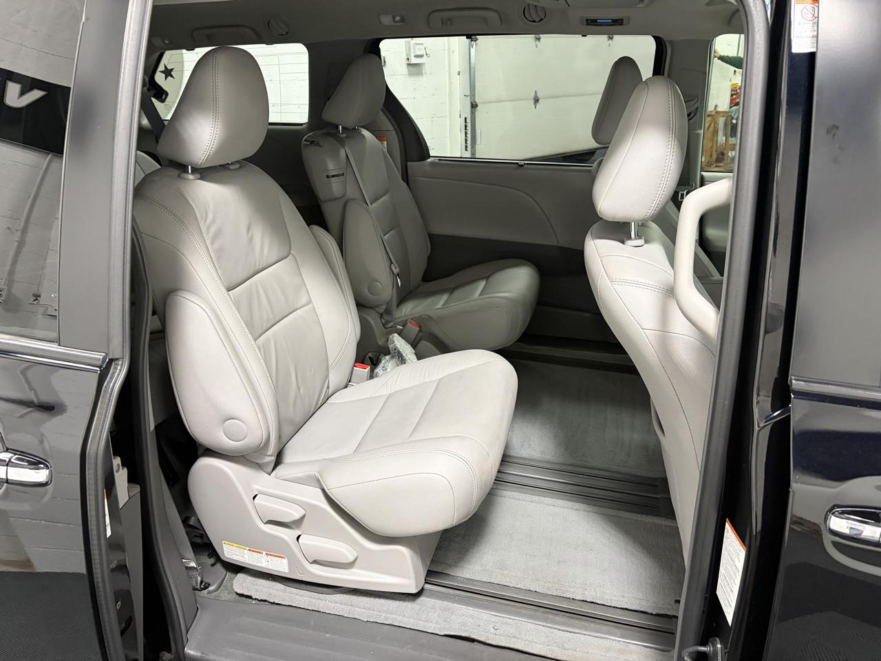 Toyota Sienna 5dr 8-Pass Van XLE Premium FWD (Natl) 2015