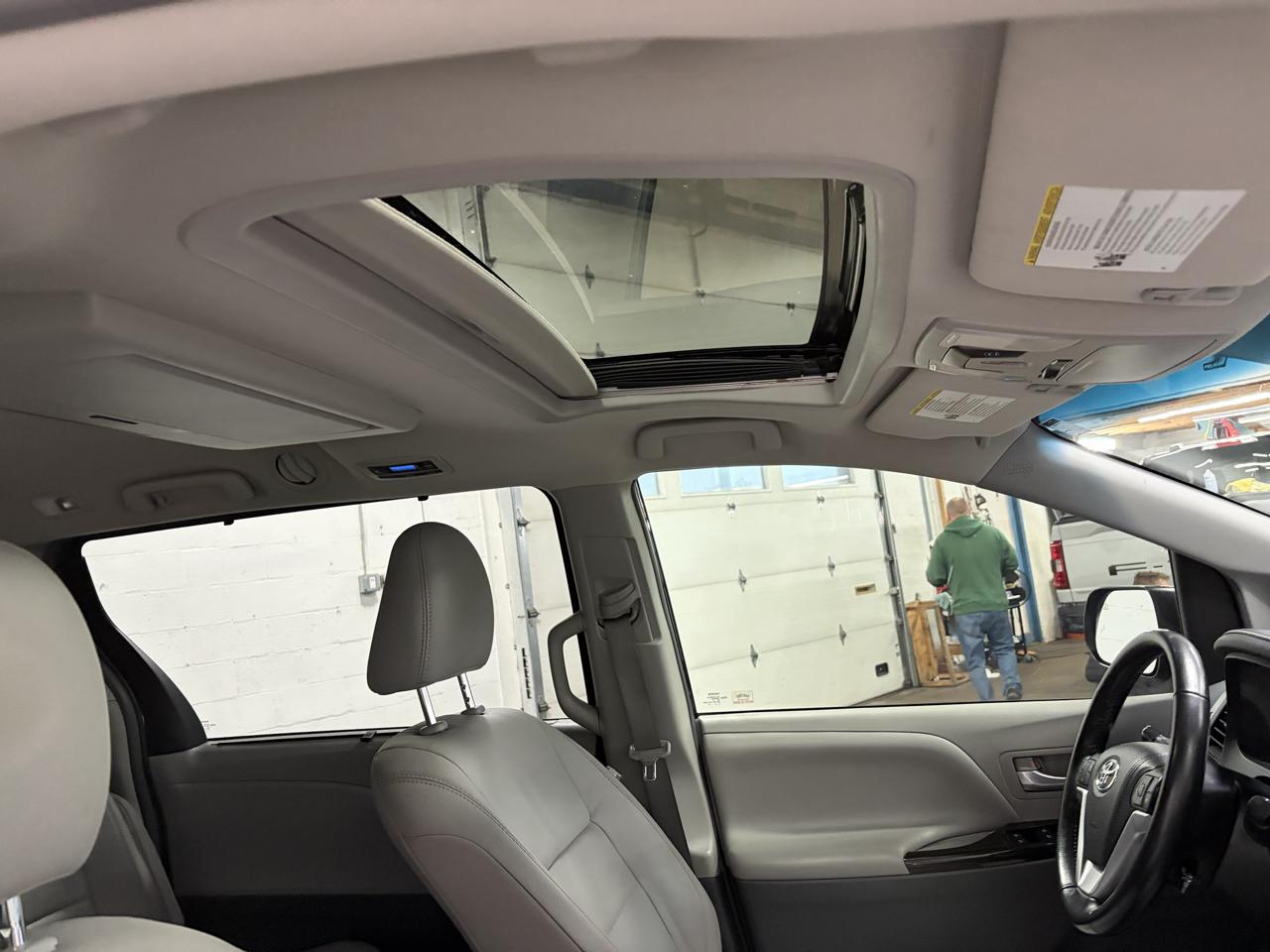 Toyota Sienna 5dr 8-Pass Van XLE Premium FWD (Natl) 2015