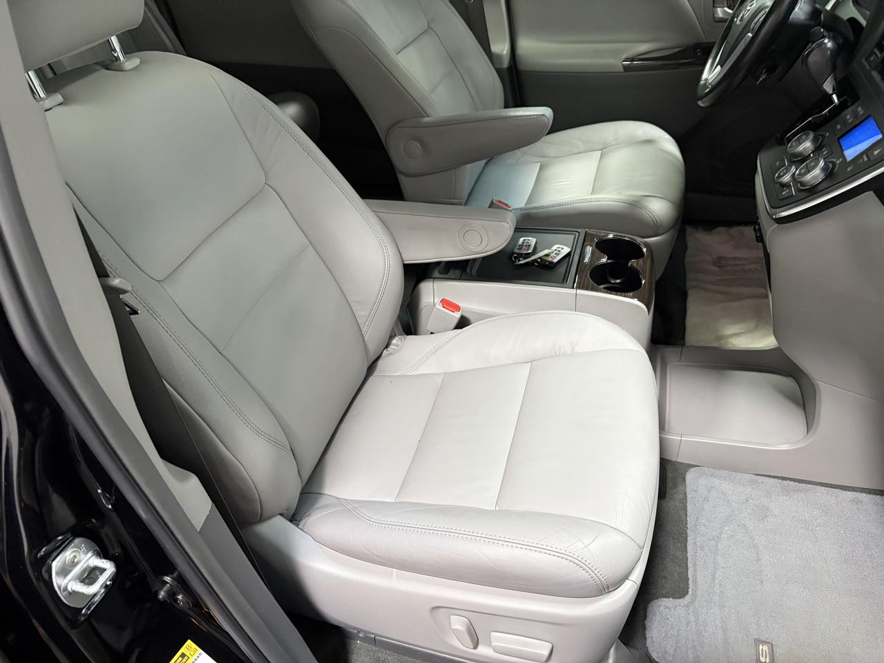 Toyota Sienna 5dr 8-Pass Van XLE Premium FWD (Natl) 2015