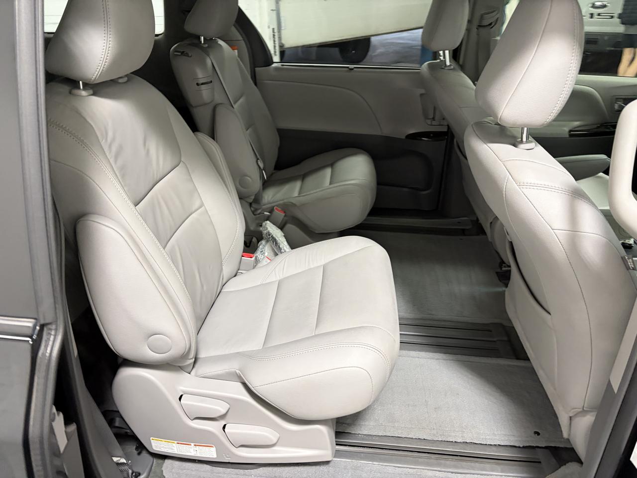Toyota Sienna 5dr 8-Pass Van XLE Premium FWD (Natl) 2015