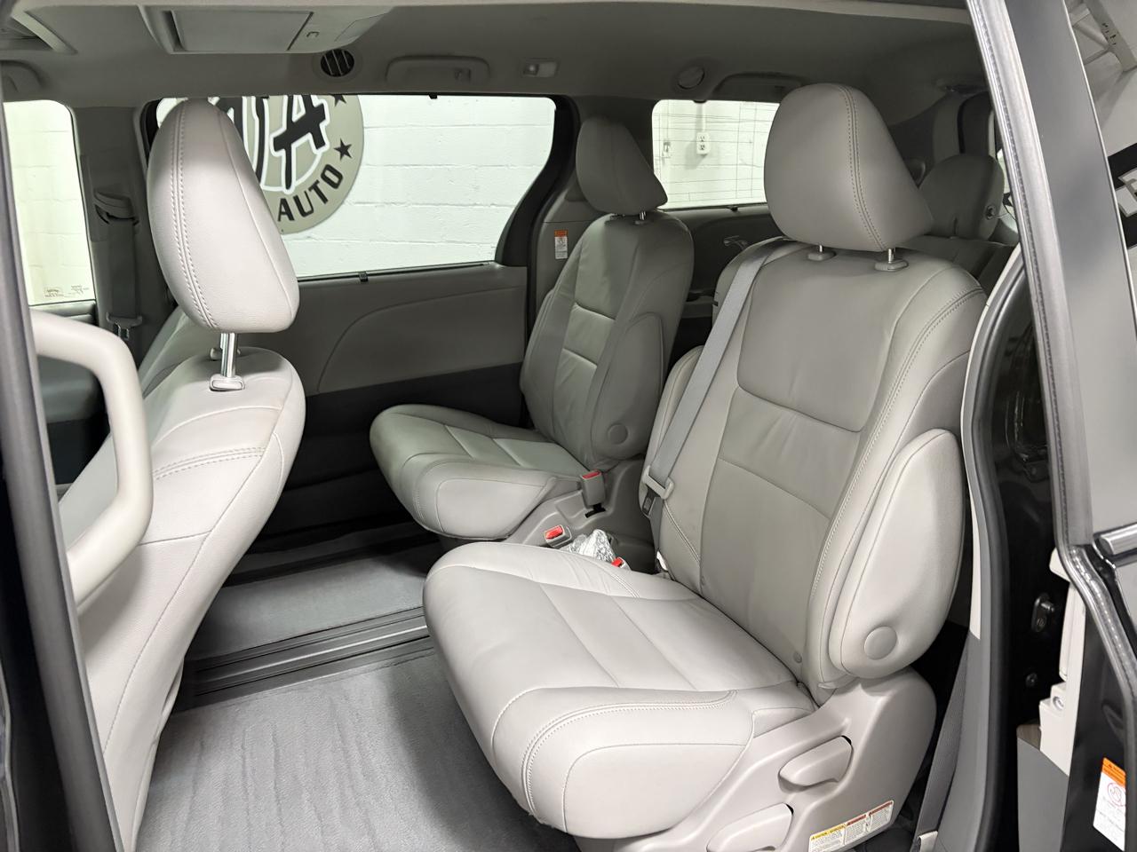 Toyota Sienna 5dr 8-Pass Van XLE Premium FWD (Natl) 2015