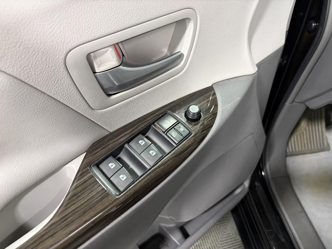 Toyota Sienna 5dr 8-Pass Van XLE Premium FWD (Natl) 2015