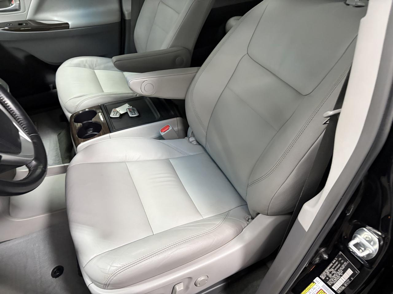 Toyota Sienna 5dr 8-Pass Van XLE Premium FWD (Natl) 2015