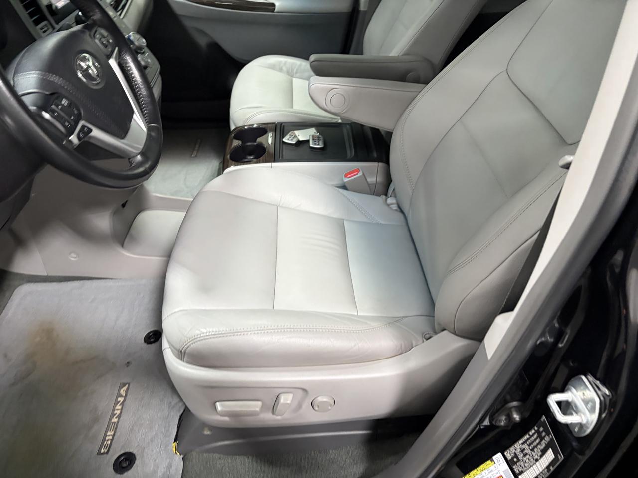 Toyota Sienna 5dr 8-Pass Van XLE Premium FWD (Natl) 2015