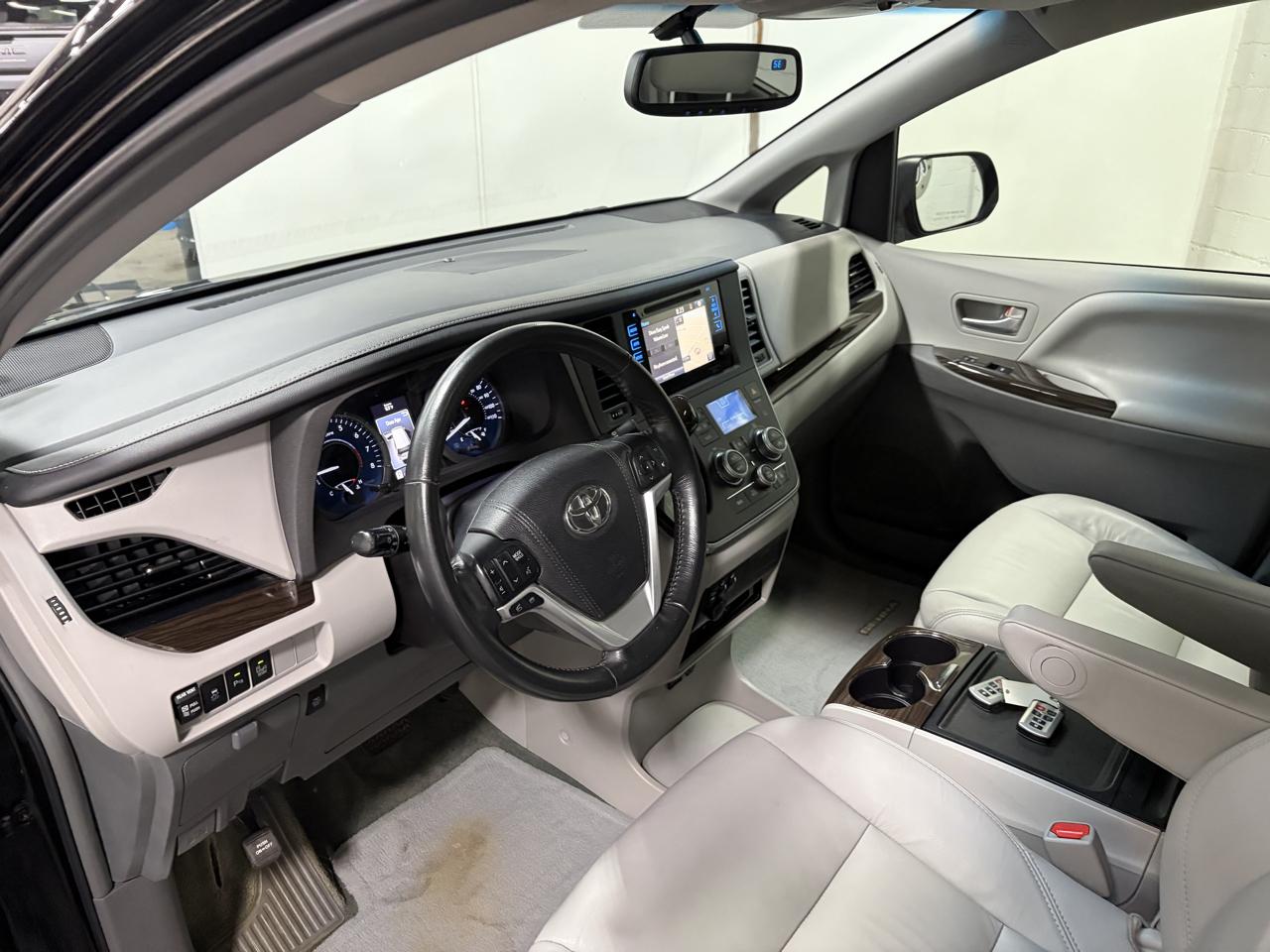 Toyota Sienna 5dr 8-Pass Van XLE Premium FWD (Natl) 2015