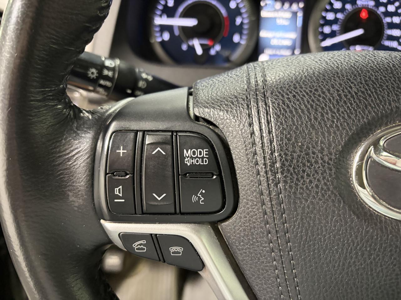 Toyota Sienna 5dr 8-Pass Van XLE Premium FWD (Natl) 2015