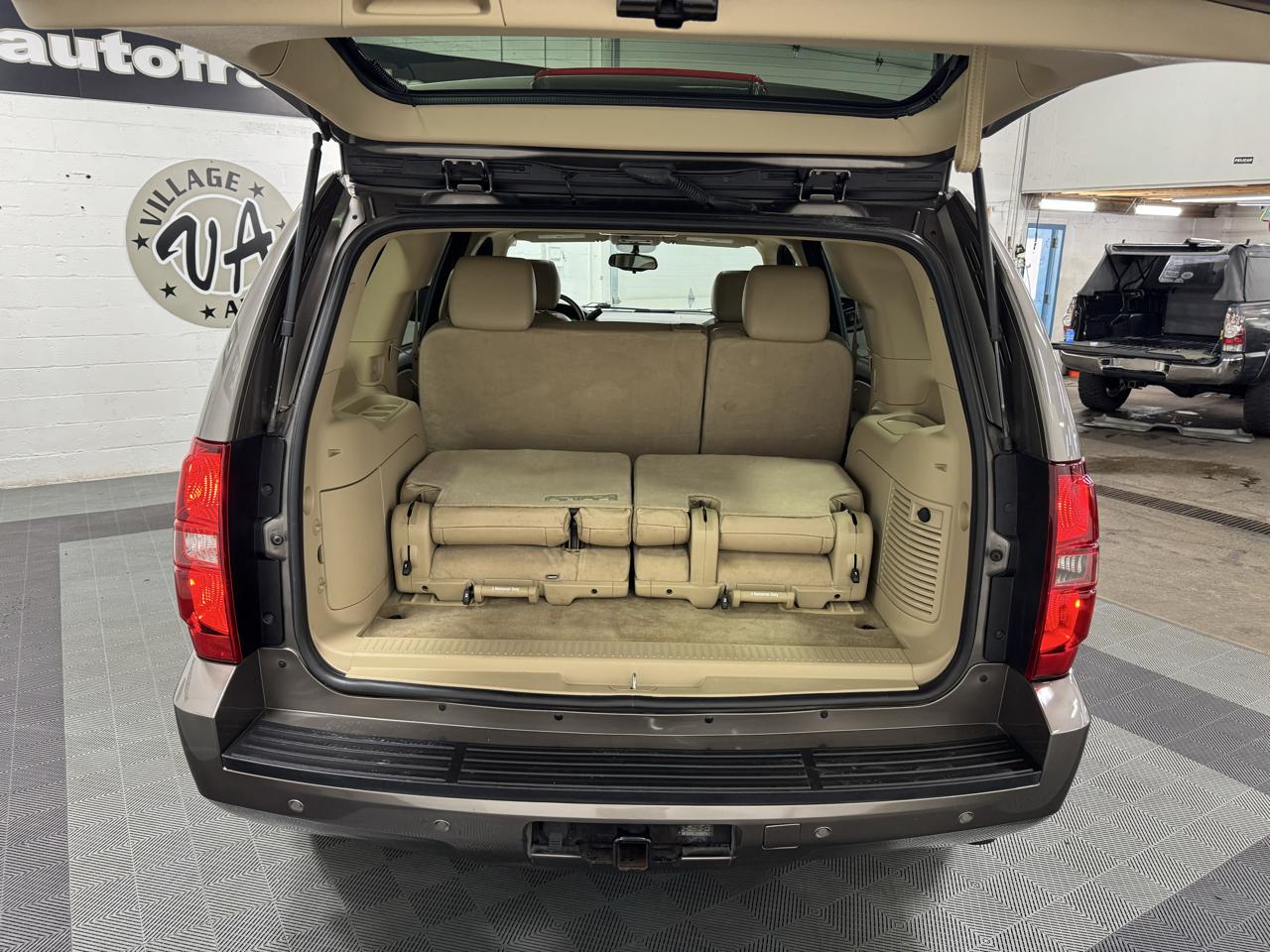 Chevrolet Tahoe 4WD 4dr 1500 LT 2011