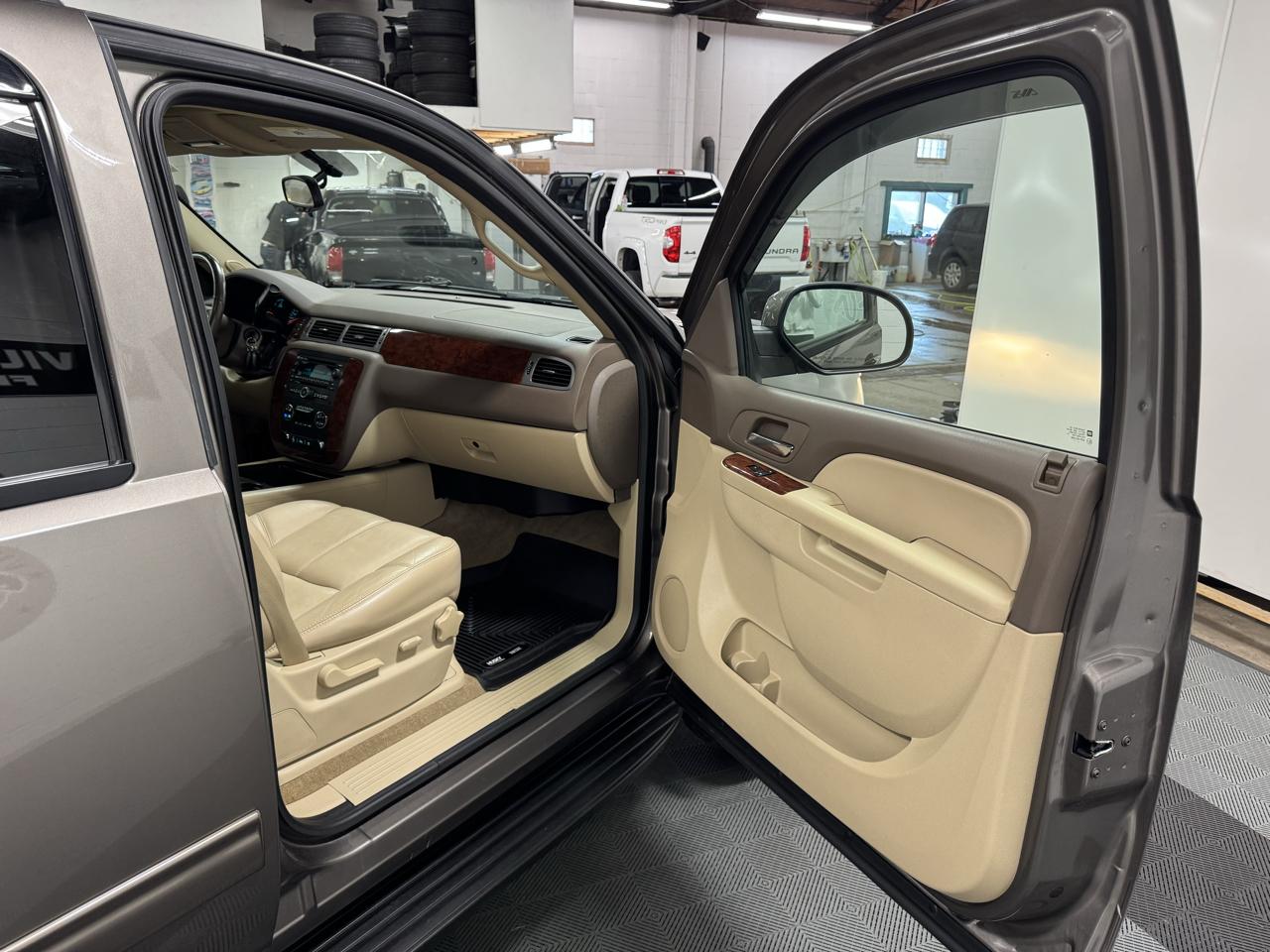 Chevrolet Tahoe 4WD 4dr 1500 LT 2011