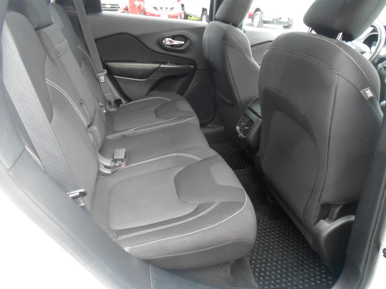 Jeep Cherokee 4WD 4dr Latitude Altitude 2015