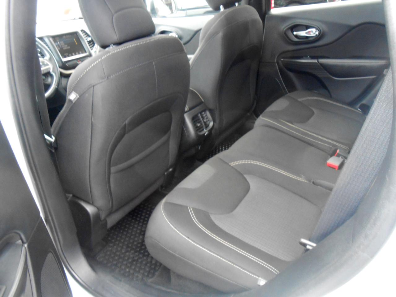 Jeep Cherokee 4WD 4dr Latitude Altitude 2015