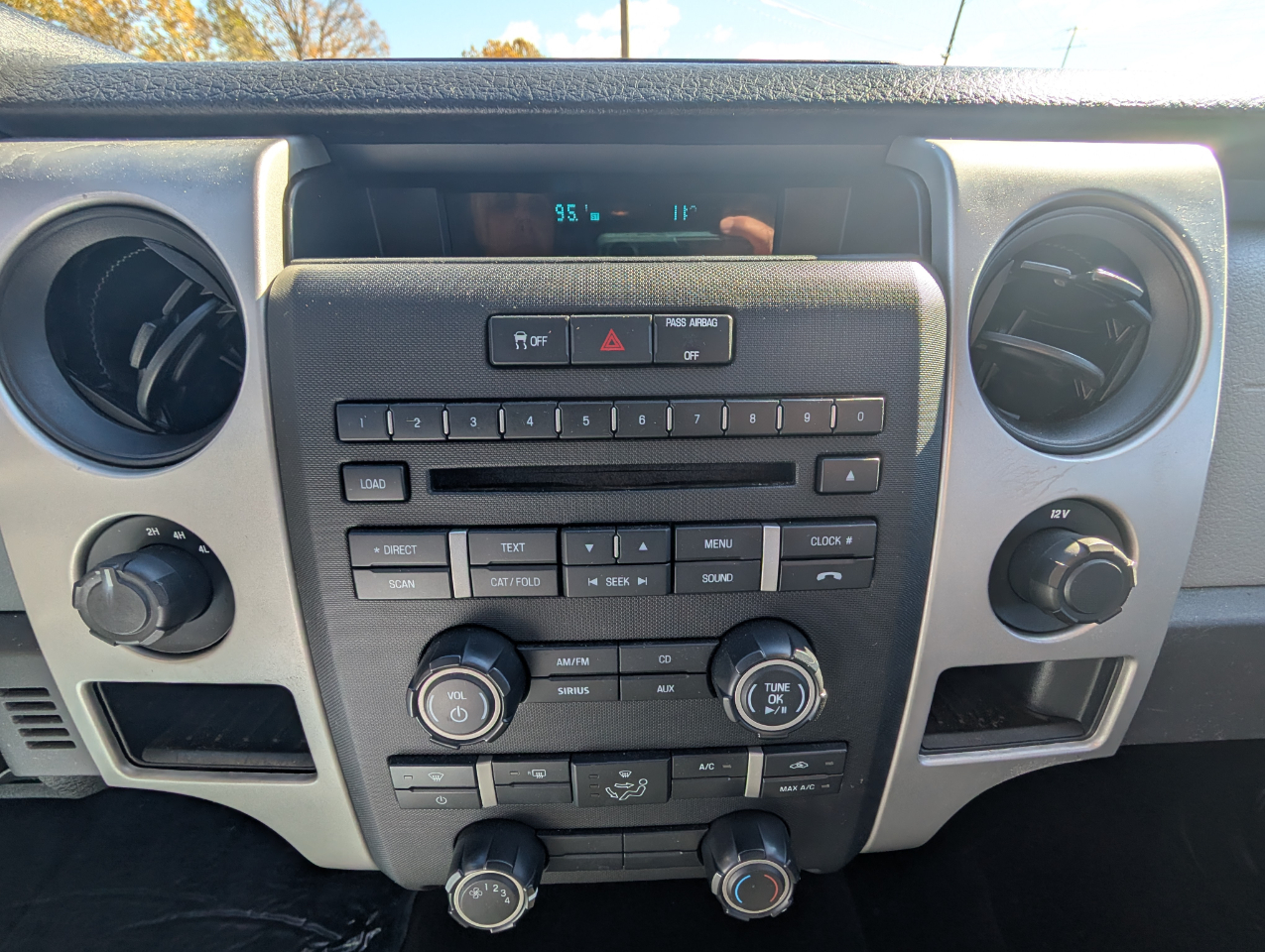 Ford F-150 4WD SuperCrew 145" XLT 2011