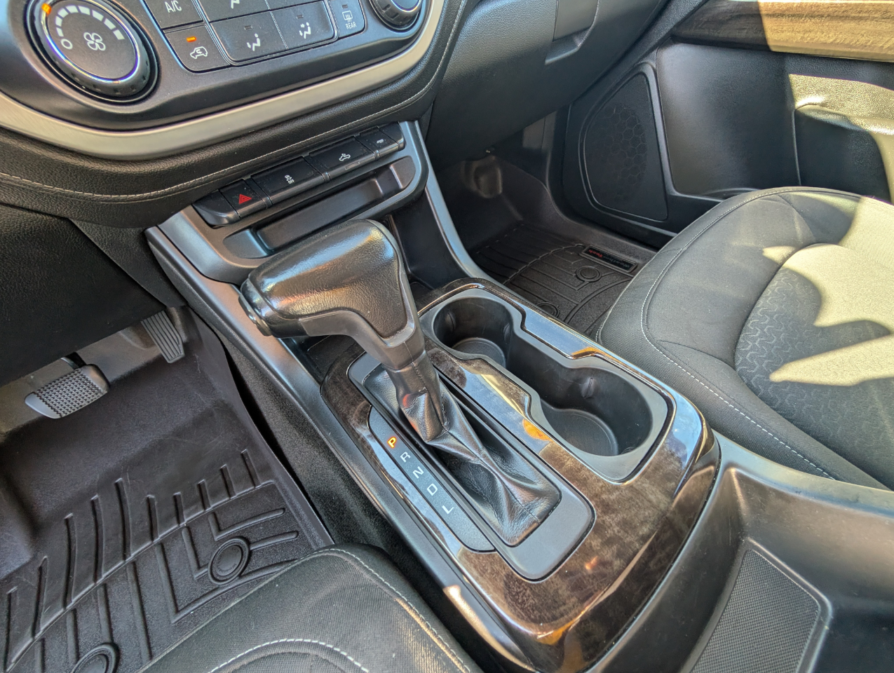 GMC Canyon 4WD Crew Cab 128.3" SLE 2017