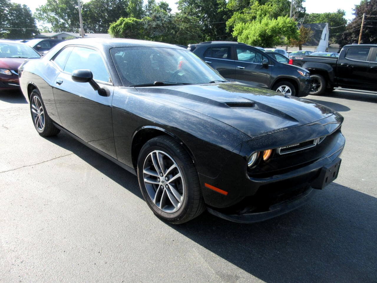 2019 Dodge Challenger SXT AWD photo 2