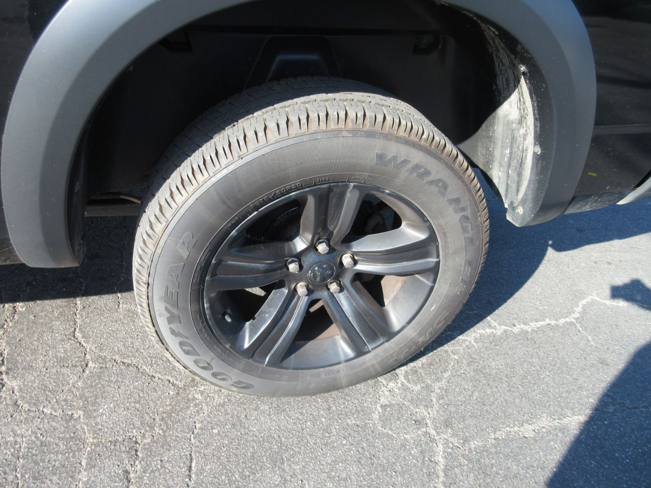 RAM 1500 Classic Tradesman Quad Cab 4WD 2021 RAM 1500 Classic Tradesman Quad Cab 4WD 2021