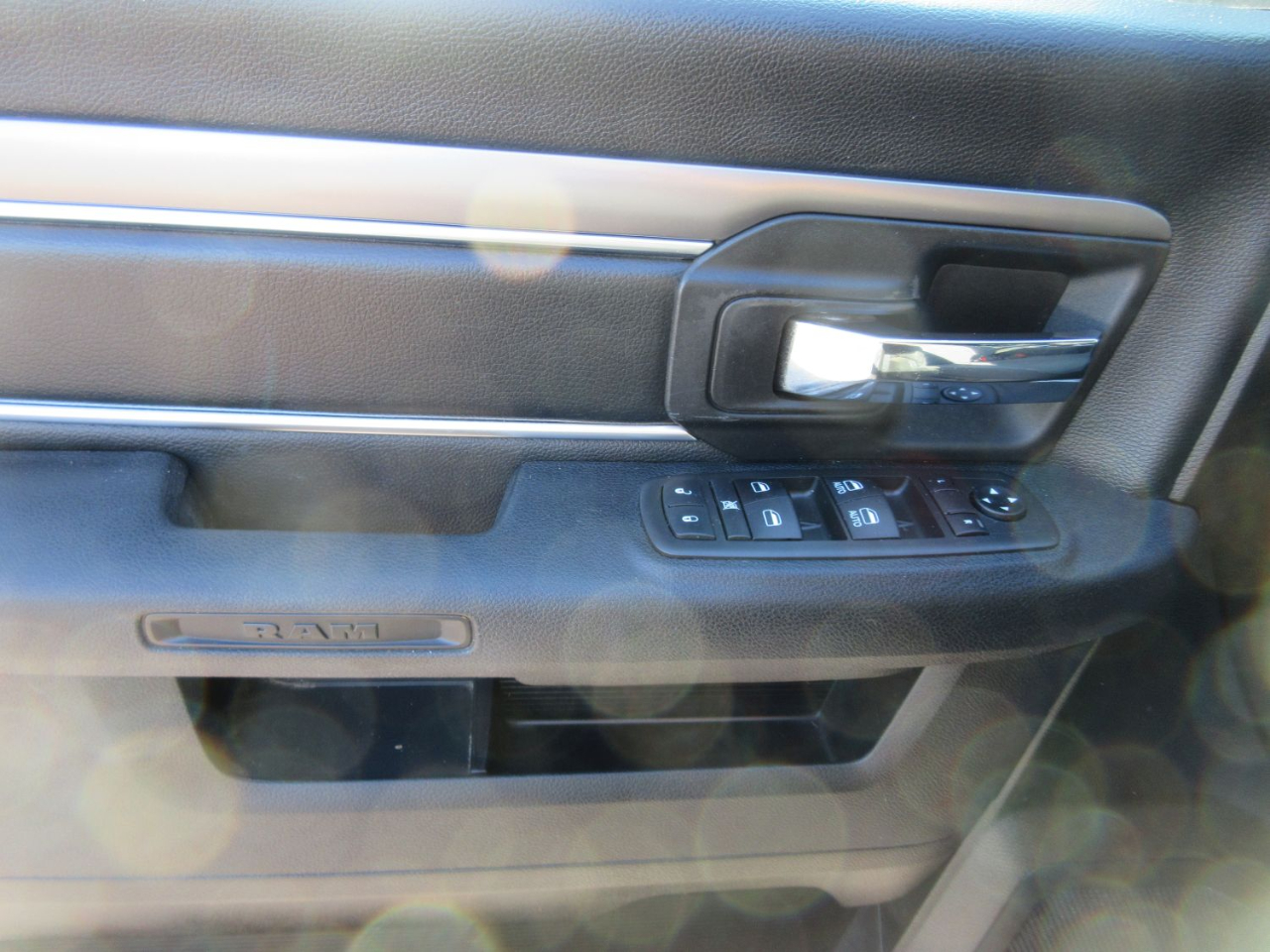 RAM 1500 Classic Tradesman Quad Cab 4WD 2021 RAM 1500 Classic Tradesman Quad Cab 4WD 2021