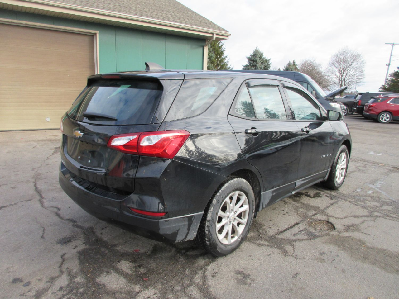 2019 Chevrolet Equinox LS photo 3