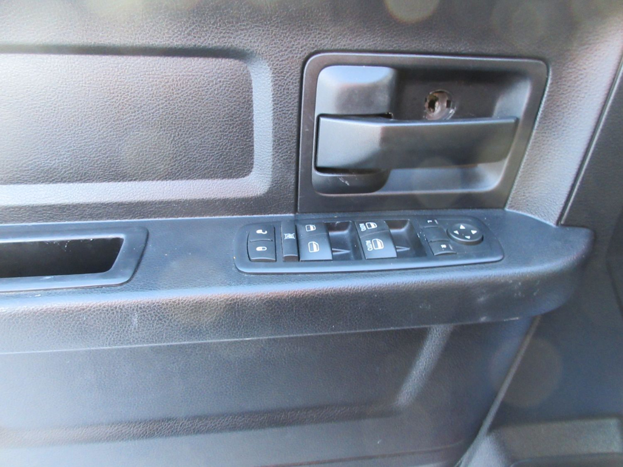 RAM 1500 Tradesman Crew Cab LWB 4WD 2016