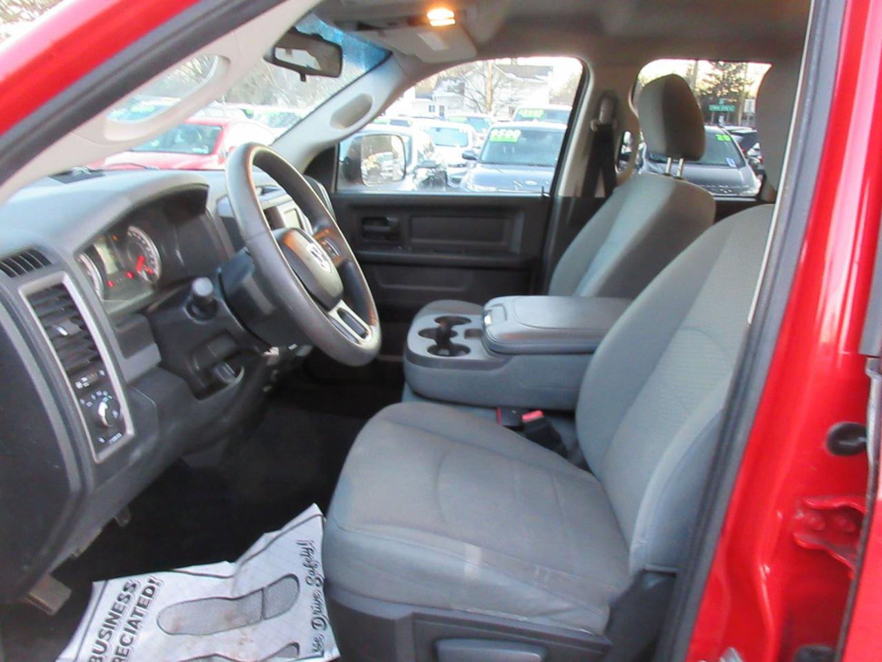 RAM 1500 Tradesman Quad Cab 4WD 2016