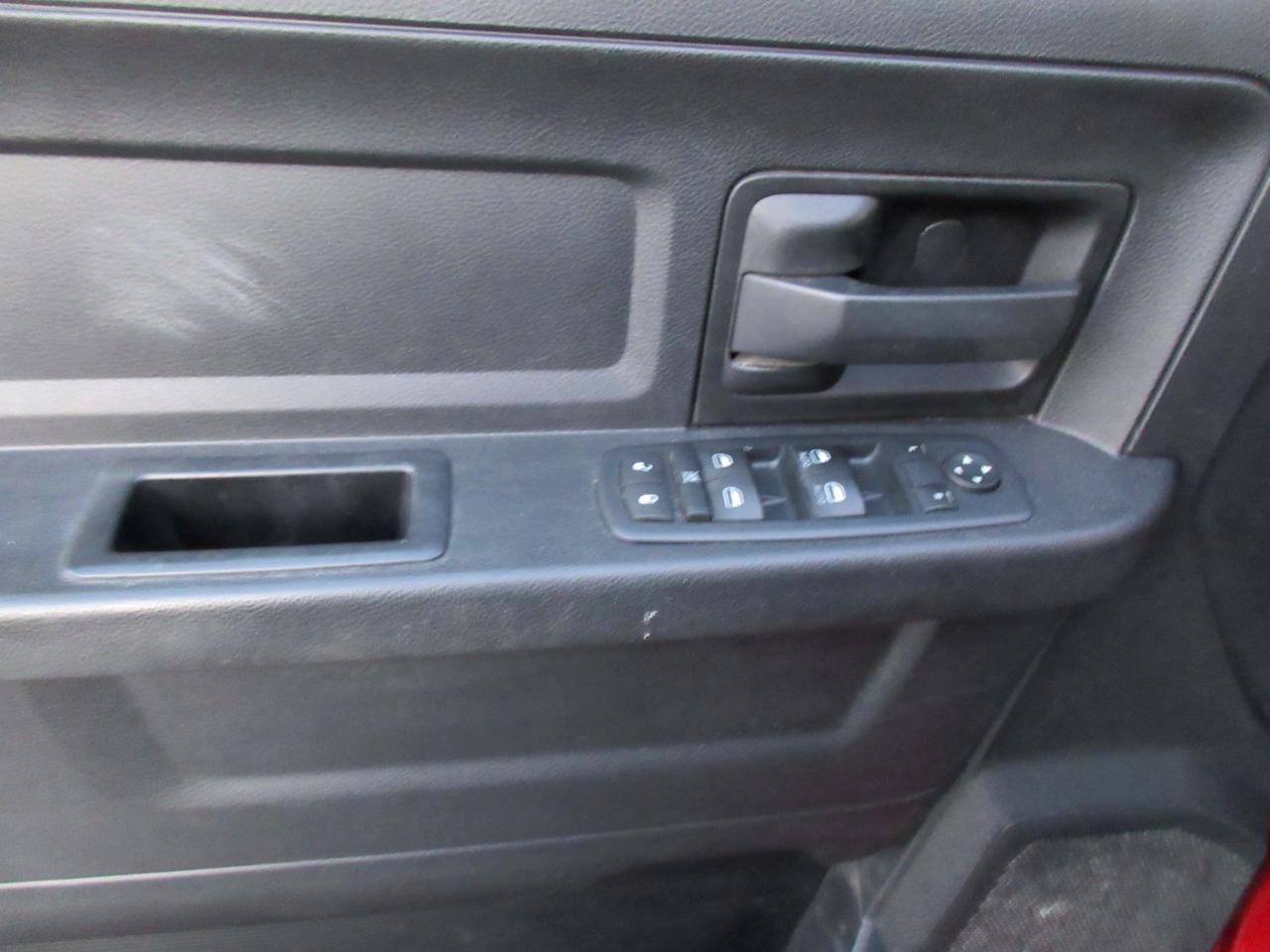 RAM 1500 Tradesman Quad Cab 4WD 2016