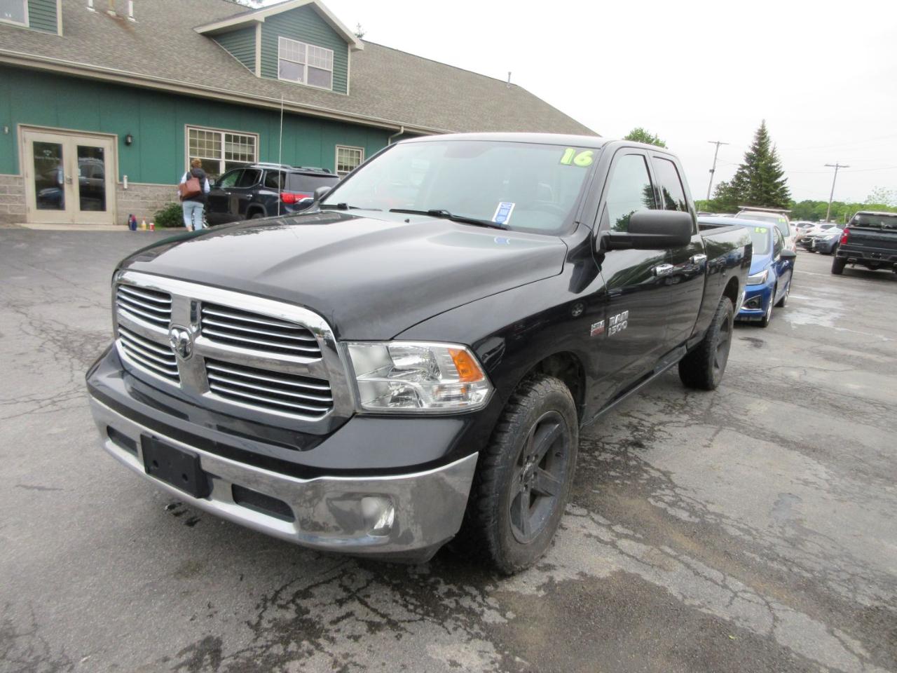 RAM 1500 SLT Quad Cab 4WD 2016