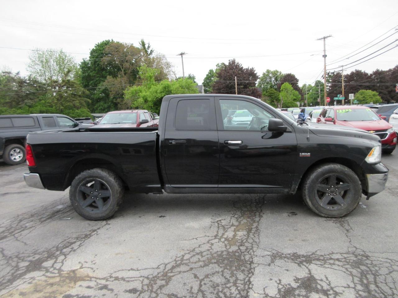 RAM 1500 SLT Quad Cab 4WD 2016