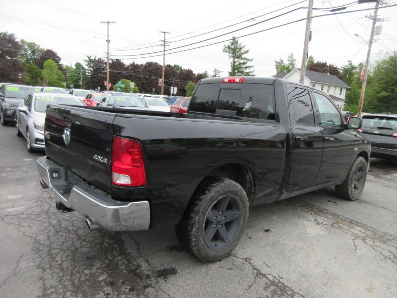 RAM 1500 SLT Quad Cab 4WD 2016