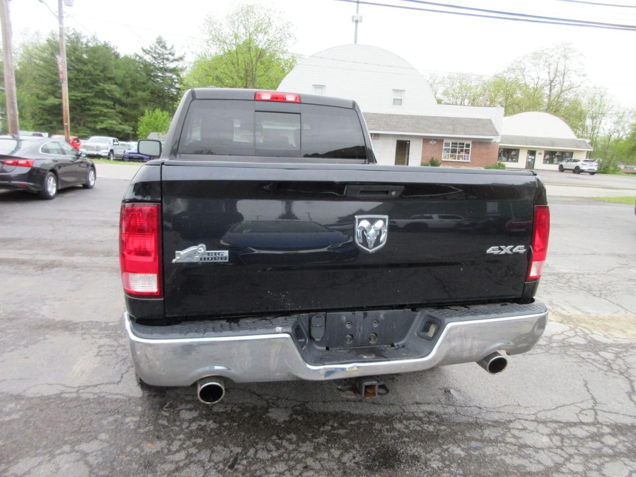 RAM 1500 SLT Quad Cab 4WD 2016