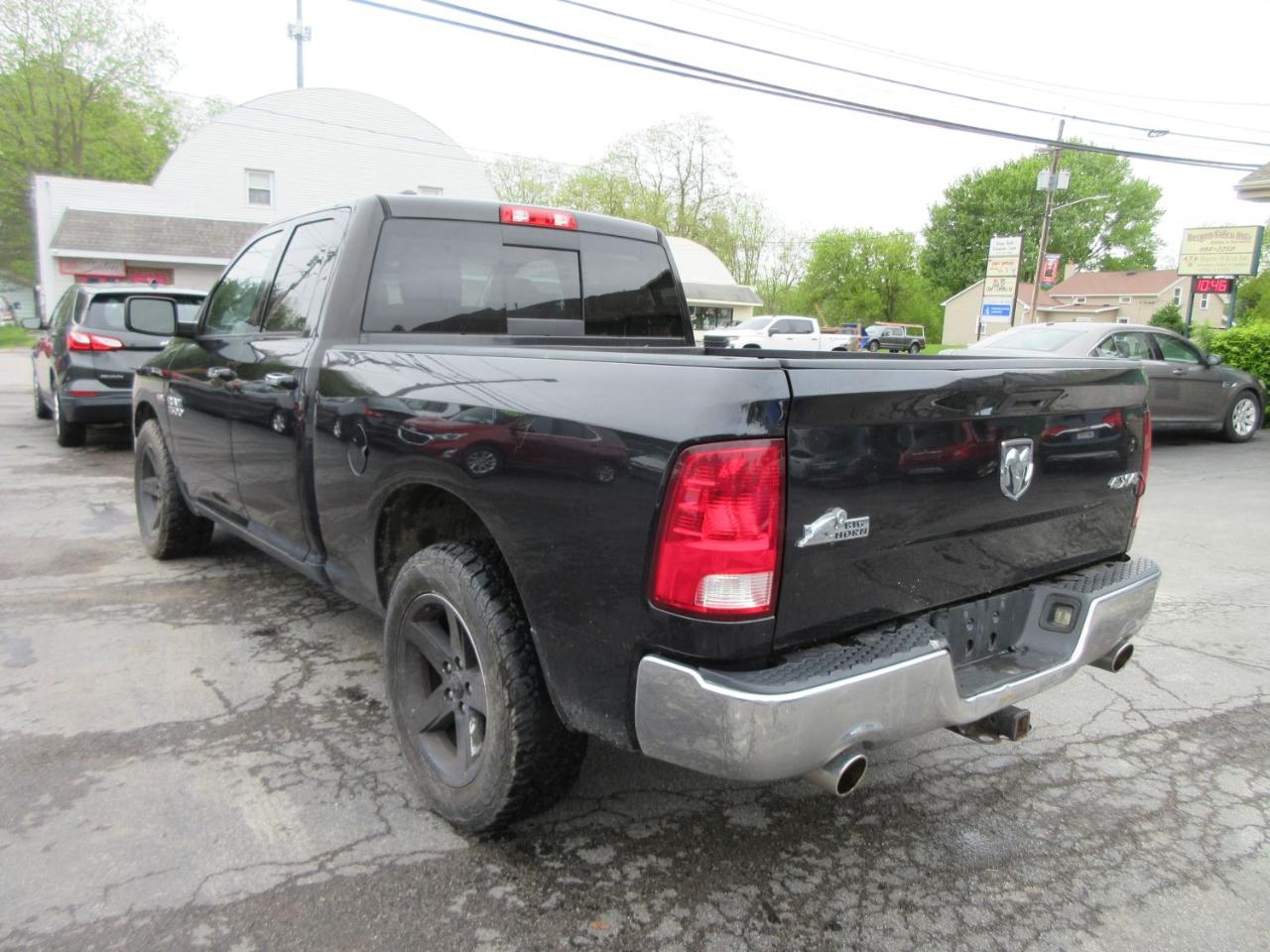 RAM 1500 SLT Quad Cab 4WD 2016