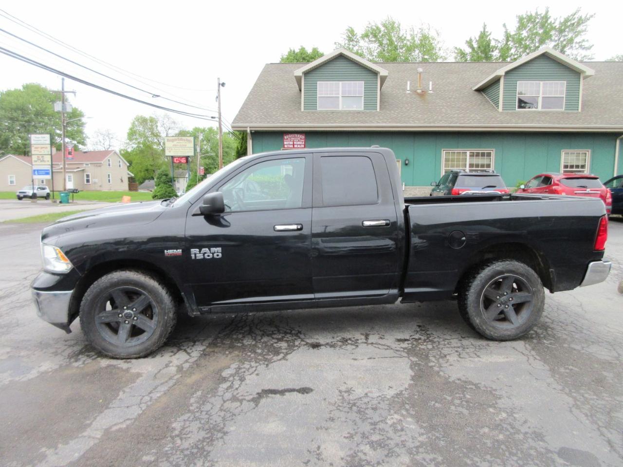 RAM 1500 SLT Quad Cab 4WD 2016