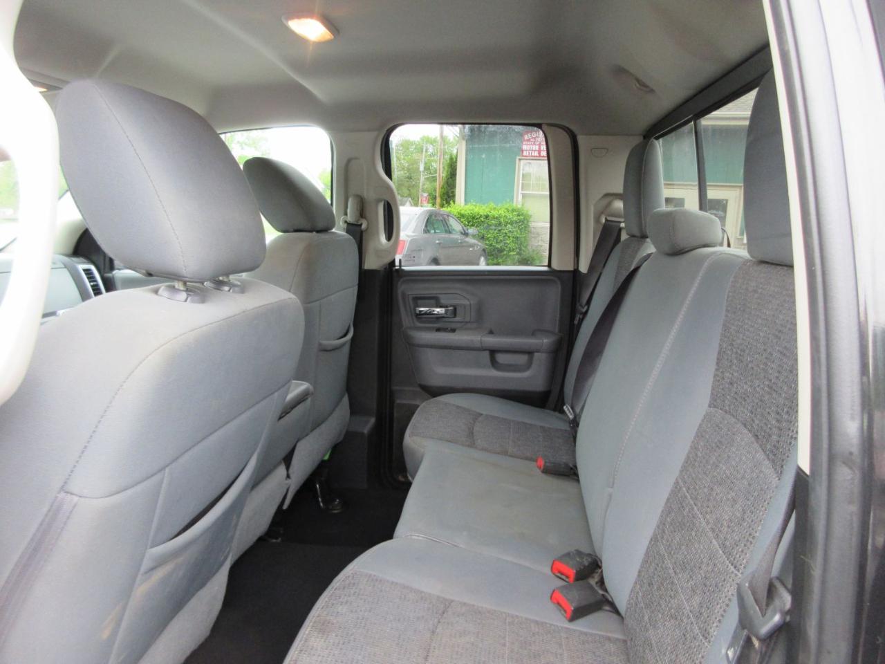 RAM 1500 SLT Quad Cab 4WD 2016