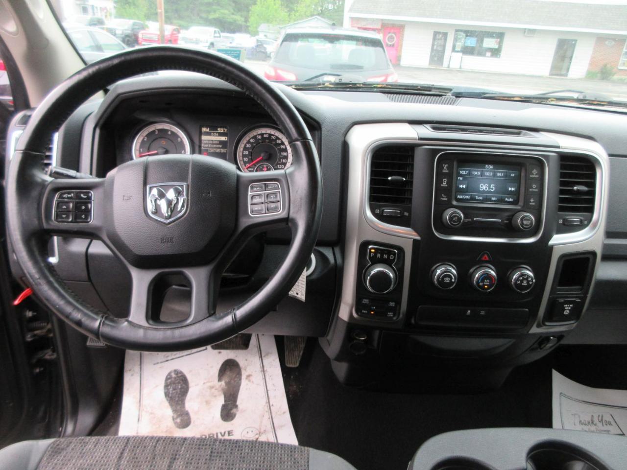 RAM 1500 SLT Quad Cab 4WD 2016