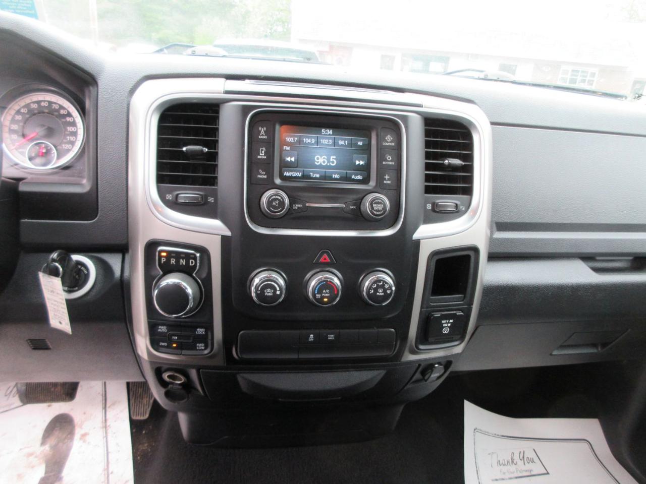 RAM 1500 SLT Quad Cab 4WD 2016