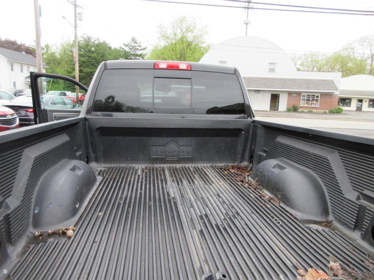 RAM 1500 SLT Quad Cab 4WD 2016