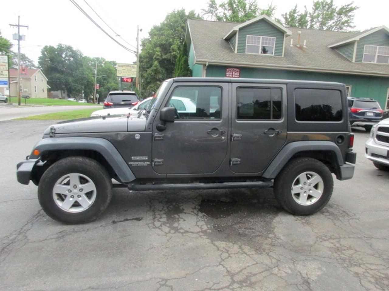 Jeep Wrangler Unlimited Sport 4WD 2017