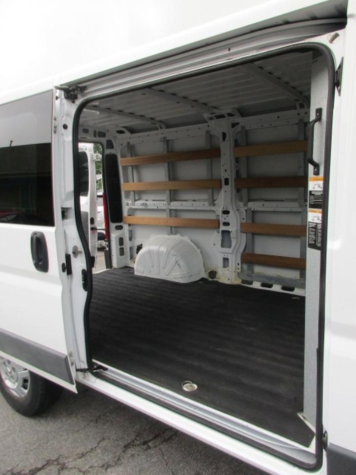 RAM Promaster 1500 Low Roof Tradesman 136-in. WB 2017