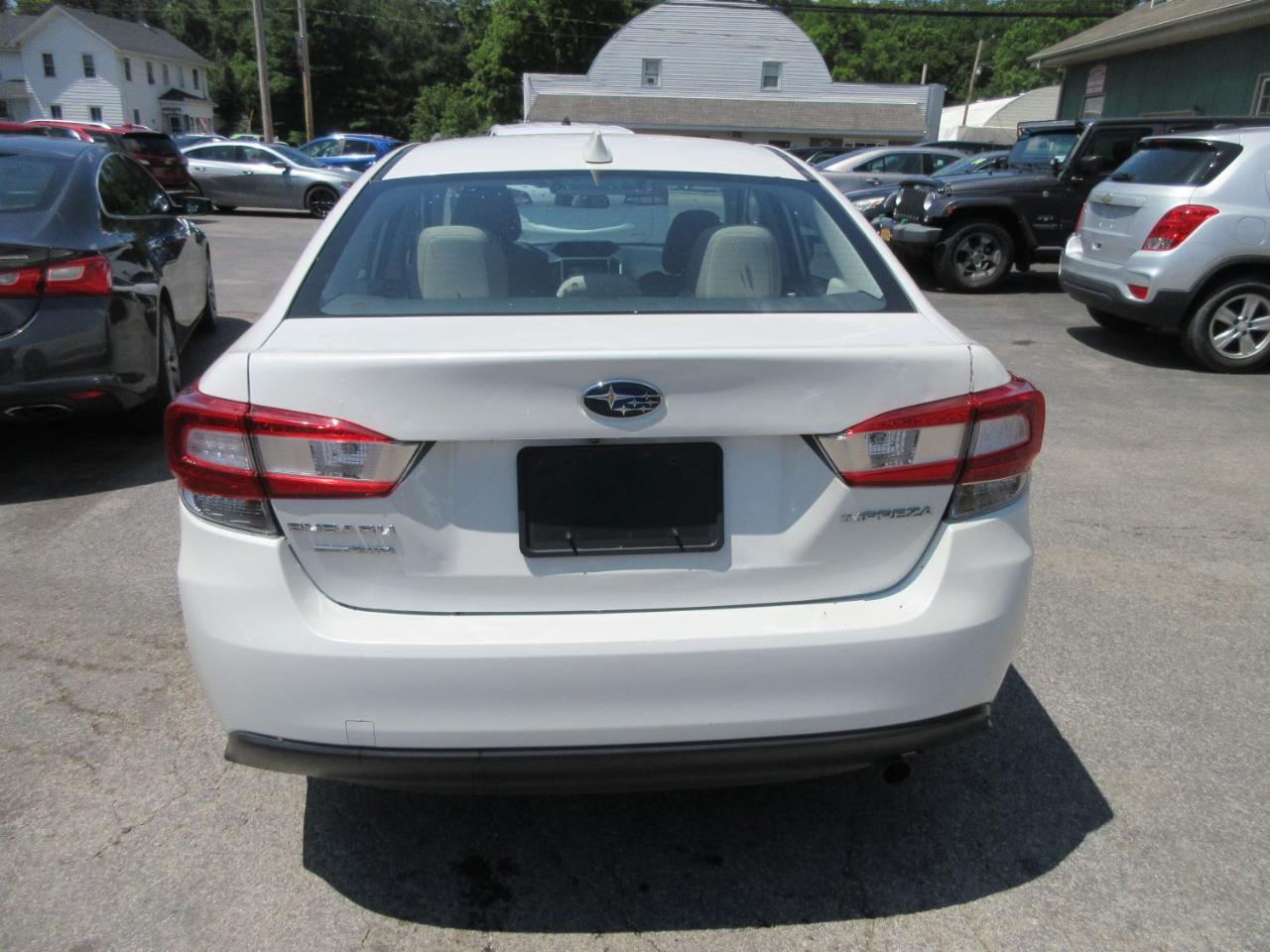 Subaru Impreza 2.0i Premium CVT 4-Door 2022
