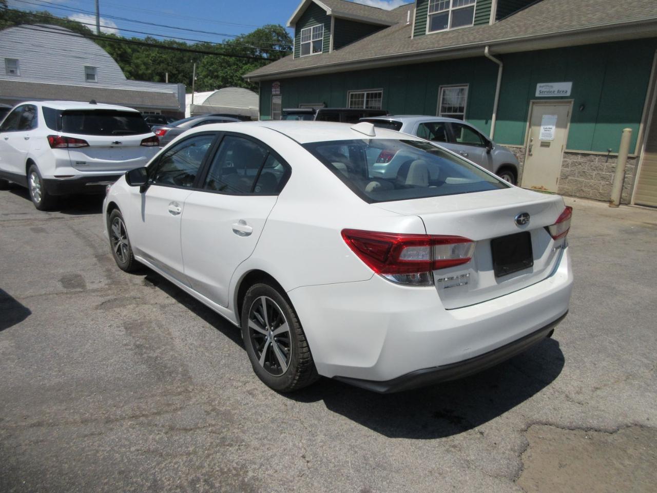 Subaru Impreza 2.0i Premium CVT 4-Door 2022
